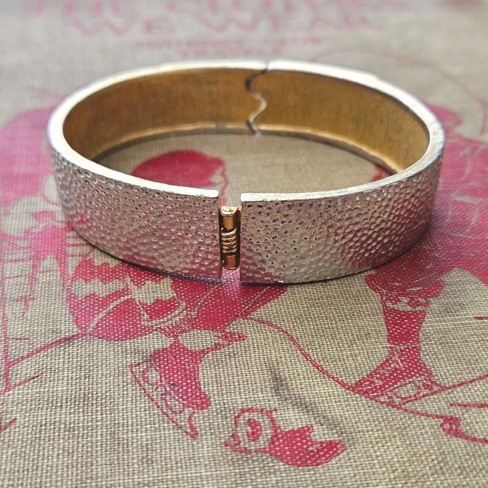 Monet vintage hinged
